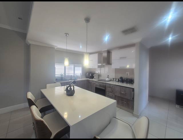 4 BEDROOM TOWNHOUSE FOR SALE IN IZINGA ESTATE